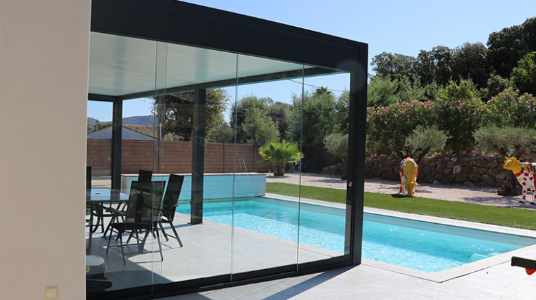Pergola à toiture fixe