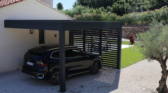 Carport avec Brises vues fixes