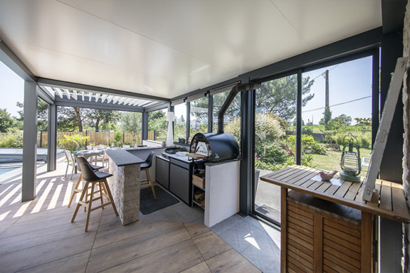 Pergola à toiture fixe