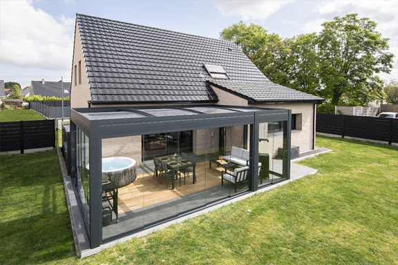 Pergola bioclimatique à toiture ouvrante