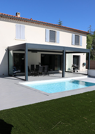 Pergola à toiture fixe