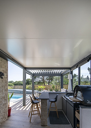 Pergola à toiture fixe
