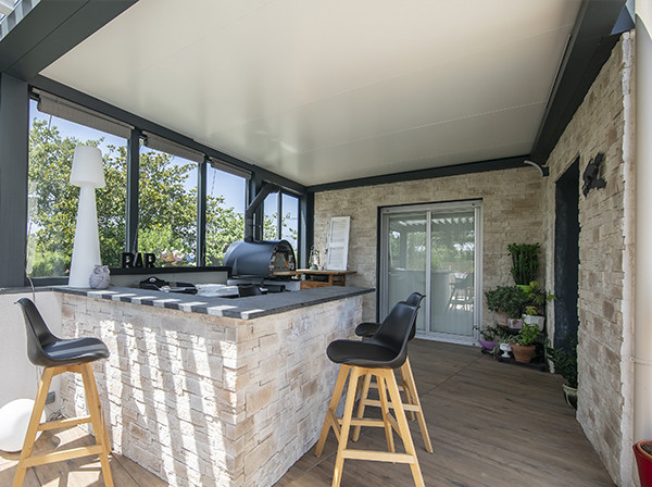 Pergola à toiture fixe